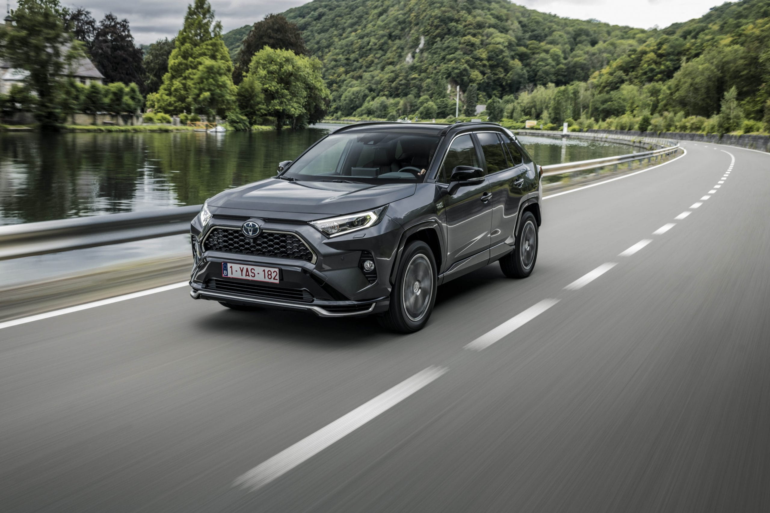 Toyota rav4 hybrid 2021 deals plug in