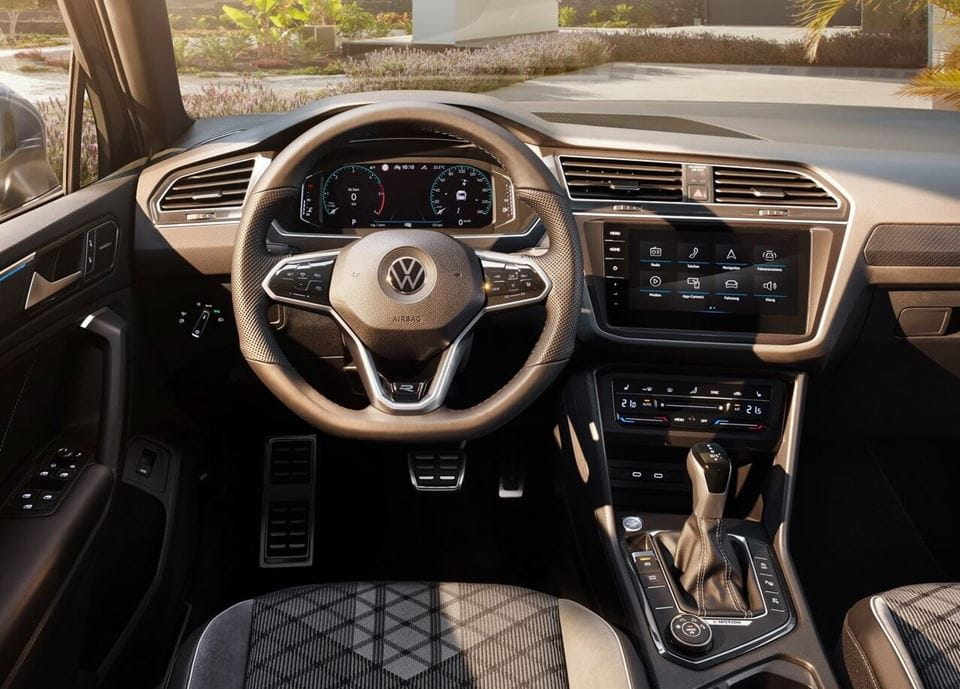 https://www.leaseplan.com/-/media/leaseplan-digital/pt/business-lease-and-private-lease/spotlight-pages/139_vw-tiguan/volkswagen-tiguan-2021-1280-10.jpg?rev=-1&mw=960